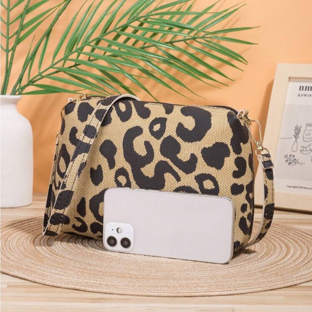 ⚠️Clearance Leopard Print Shoulder / Crossbody Bag - Picture 2 of 4